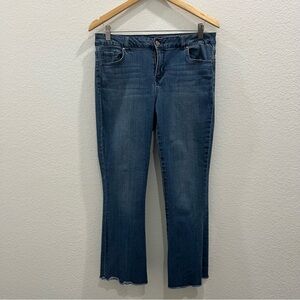 Size 10 d. Jeans straight‎ leg with frayed edge medium wash